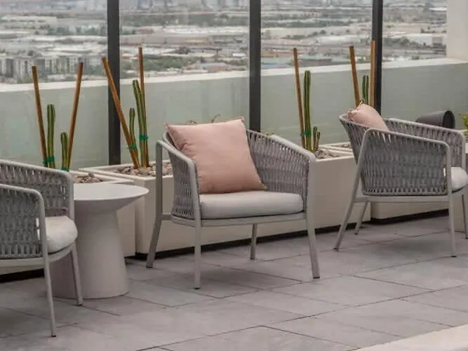 Boulevard Modern Highrise Stu Sky Pool Parking Gym 01 Apartment