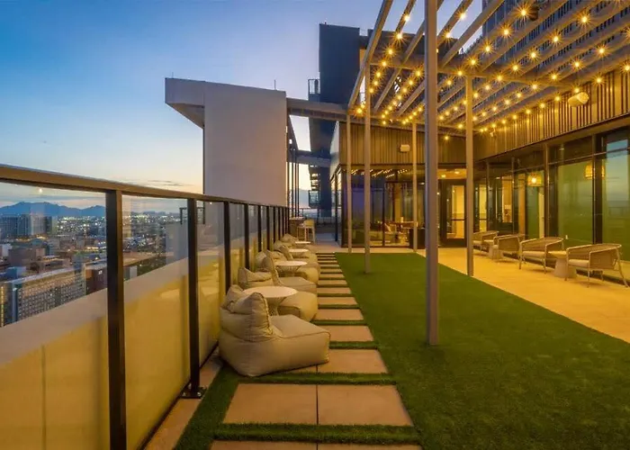 Boulevard Modern Highrise Stu Sky Pool Parking Gym 01 Apartment