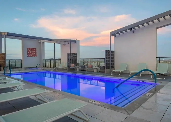 Boulevard Modern Highrise Stu Sky Pool Parking Gym 01 * Phoenix