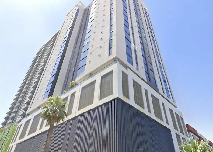 Apartment Boulevard Modern Highrise Stu Sky Pool Parking Gym 01