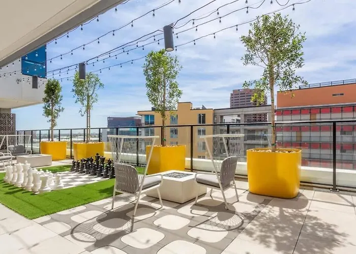 Apartment Boulevard Modern Highrise Stu Sky Pool Parking Gym 01 *