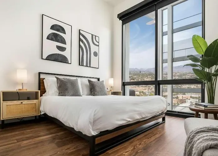 Boulevard Modern Highrise Stu Sky Pool Parking Gym 01 Apartment